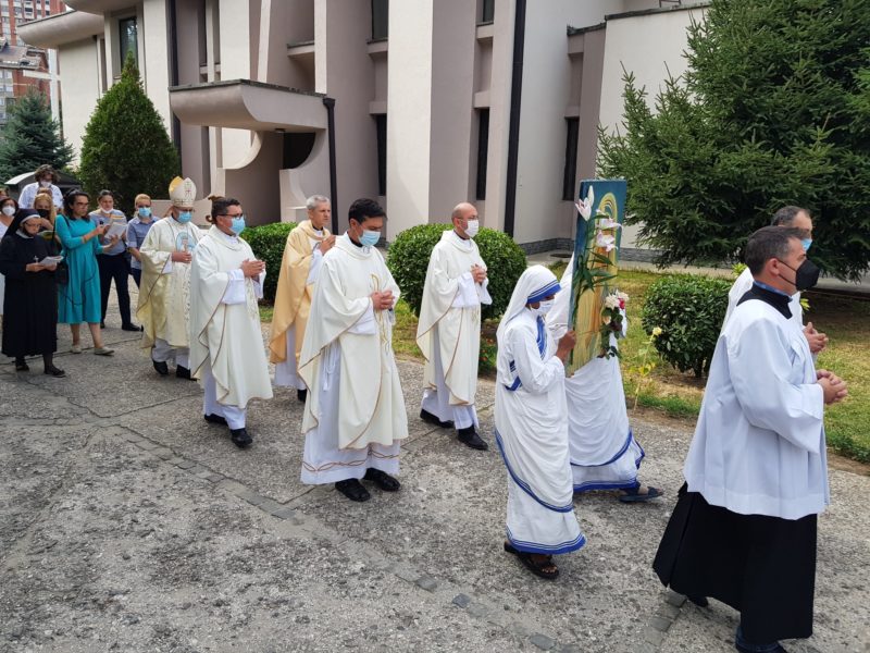 Прославен празникот Света Мајка Тереза во нејзината родна парохија